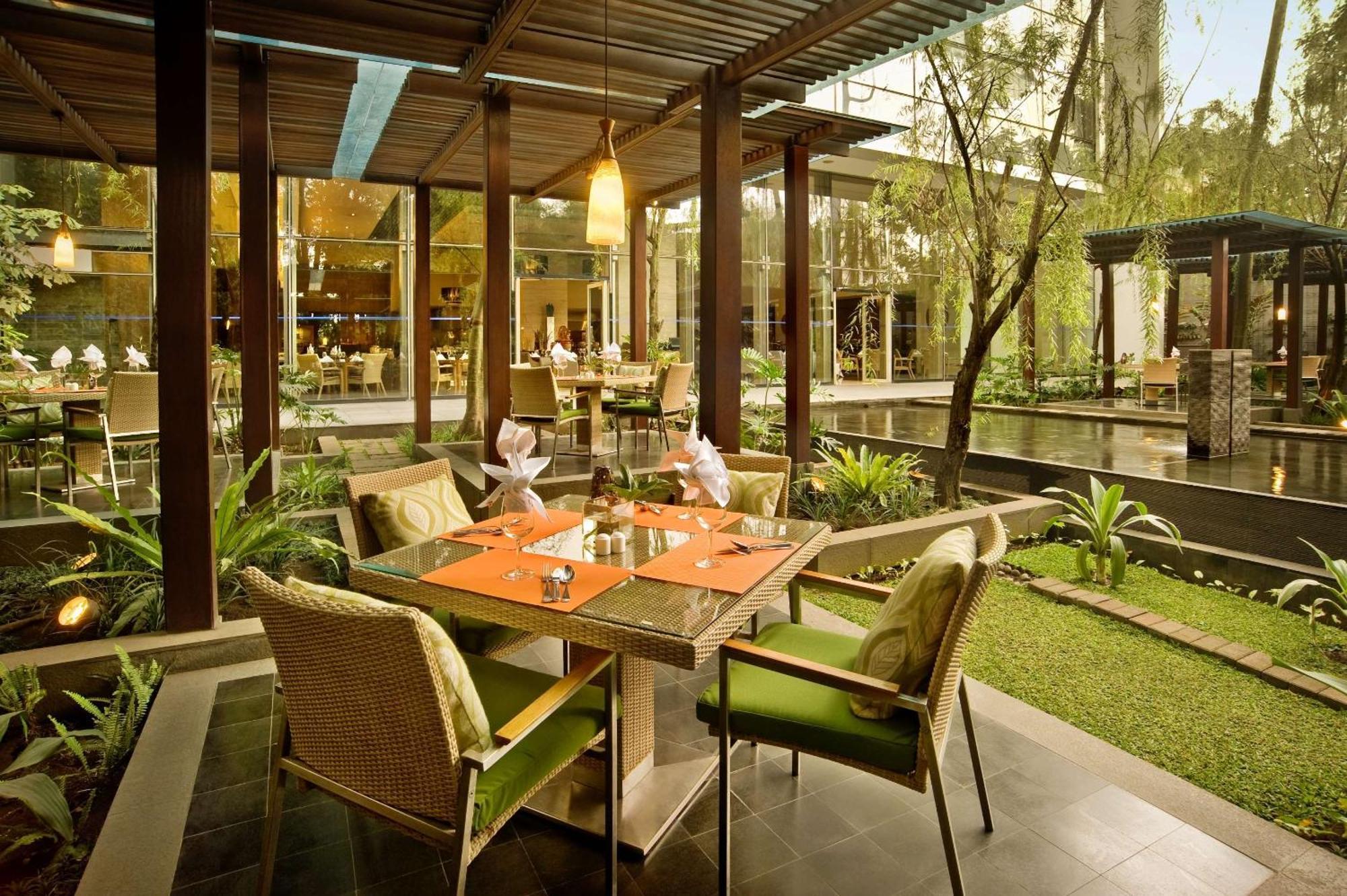 Hilton Bandung Hotell Eksteriør bilde